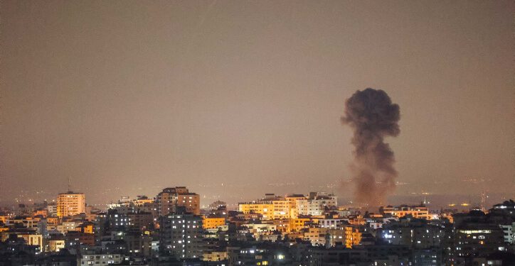 Les FDI attaquent les positions de lancement de roquettes dans le centre et le sud de la bande de Gaza