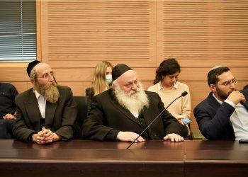 Le parti Torah Judaïsme menace de faire chuter la coalition si elle repousse le vote de la loi sur l’exemption de la conscription