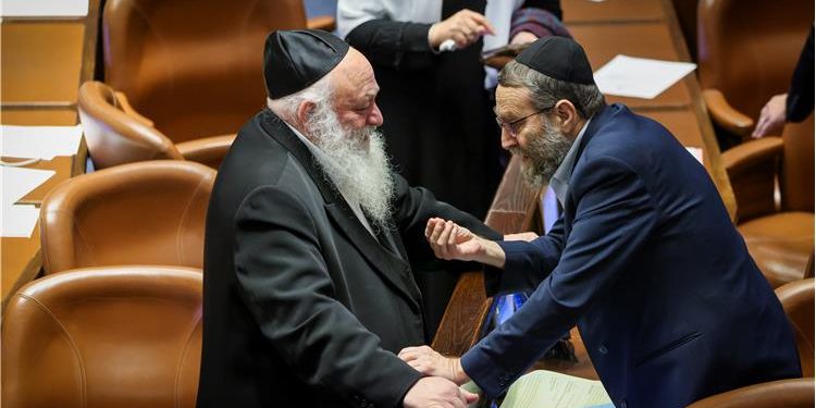 Le parti Torah Judaïsme menace de faire chuter la coalition si elle repousse le vote de la loi sur l’exemption de la conscription