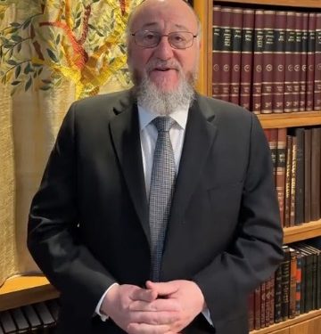 Le grand rabbin britannique remercie le roi Charles pour l’avoir invité à dormir au palais pour le couronnement royal