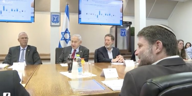 Bataille pour le budget : qui va craquer le premier ? Le gouvernement va-t-il sauter ?