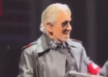 Ah, tout de même ! La police allemande ouvre une procédure pénale contre Roger Waters pour s&rsquo;être déguisé en nazi