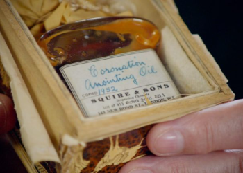 L&rsquo;huile dont le roi Charles a été oint samedi est préparée à Jérusalem, selon une recette datant de 1042 – depuis le roi Edouard