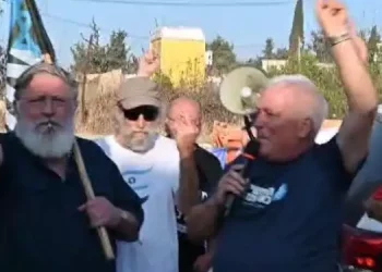 Le ministre dénonce les activistes devant son domicile : « une poignée de voyous violents et insignifiants »