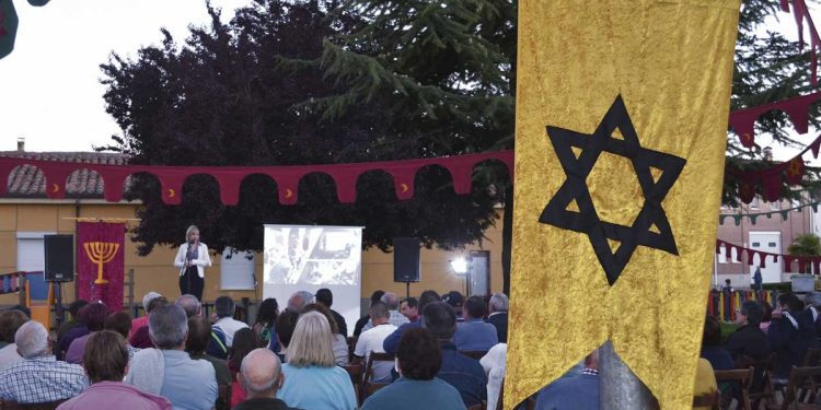 Une ville d’Espagne célèbre ses racines juives : Pelayo Garcia donne le coup d’envoi de son 2ème marché juif