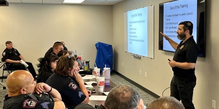 La police de l’Ohio, Etats-Unis, reçoit un cours de judaïsme