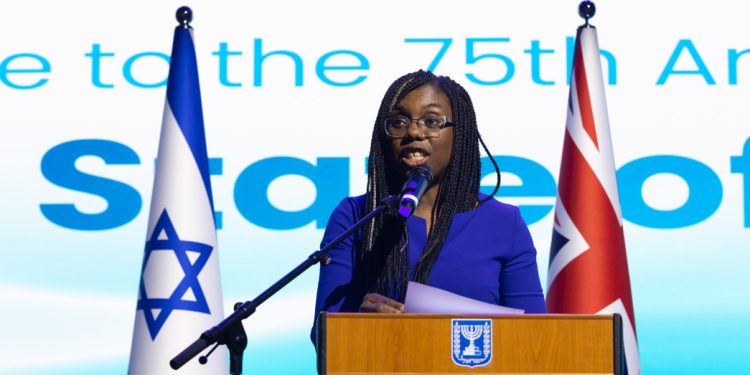 « Les autorités locales ont l’interdiction de mener des campagnes BDS », déclare la ministre britannique des Affaires