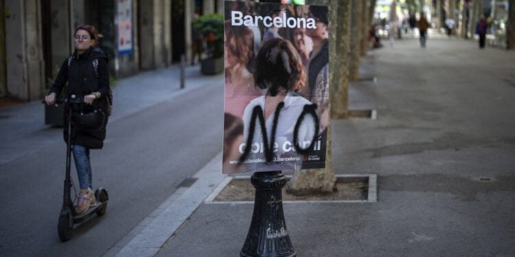 « Dehors ! » La maire espagnole de Barcelone qui boycotte Israël perd ses élections