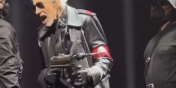 Roger Waters lors d&rsquo;un concert : « Si vous aimez Pink Floyd mais ne supportez pas la politique de Roger Waters, allez vous faire foutre »