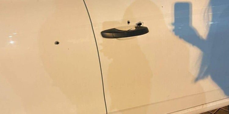 Une voiture israélienne prise pour cible par des tireurs à Huwara, un blessé
