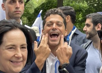 Le ministre Amihai Chikli n’a pas froid aux yeux : il s’attaque aux juifs de gauche de J Street : « ce sont des ennemis d’Israël »