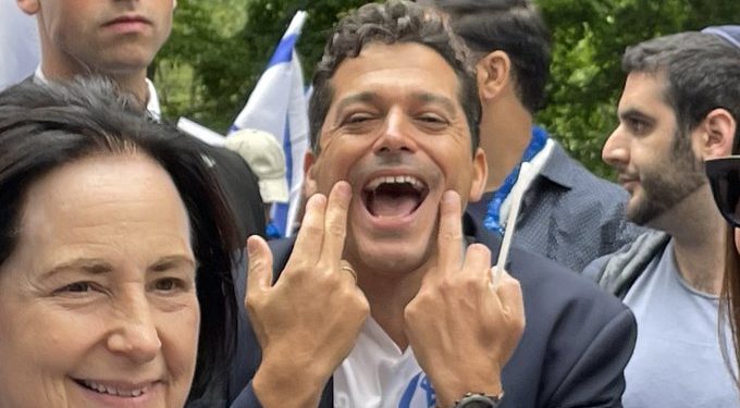 Le ministre Amihai Chikli n’a pas froid aux yeux : il s’attaque aux juifs de gauche de J Street : « ce sont des ennemis d’Israël »