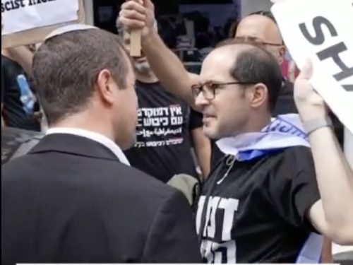 Oups ! Quand les manifestants antisionistes se trompent de personne