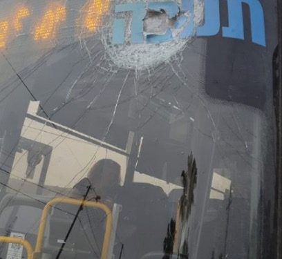 Judée-Samarie : Jets de pierres sur un bus et des véhicules