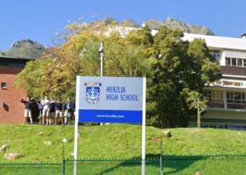 Une politicienne sud-africaine demande que l&rsquo;école juive soit « radiée » parce qu&rsquo;elle soutient Israël. Et évidemment, elle est communiste