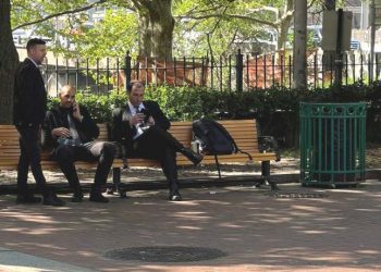 Un groupe d&rsquo;anarchistes traque Simcha Rothman dans le centre de Manhattan