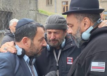 Après avoir dit « pardon » au peuple juif, Dieudonné est allé se recueillir à Auschwitz