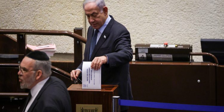 Avec l’aide de l’opposition, Yitzhak Kreuzer a été élu au sein du comité de sélection des juges