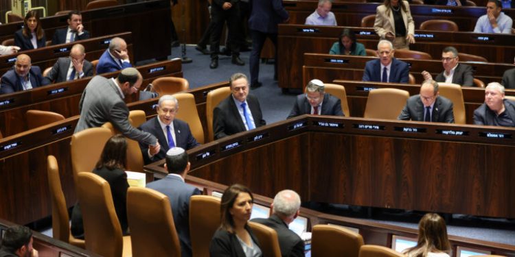 La Haute cour déclare qu’il n’y a pas lieu de bloquer provisoirement la loi qui réduit la clause de raisonnabilité