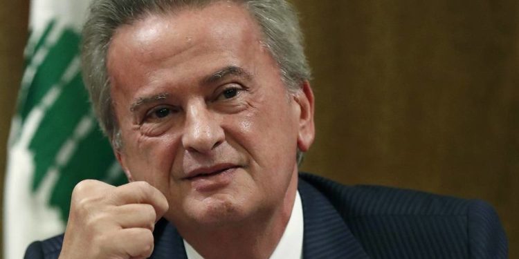 Un tribunal français gèle les avoirs de Riad Salameh, le directeur de la banque centrale libanaise – qui est en difficulté