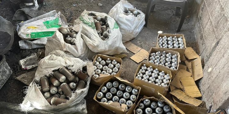 Un laboratoire d’explosifs contenant des centaines de charges prêtes à l’emploi a été découvert à Jénine