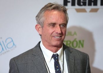 R.F. Kennedy Jr. : le Covid-19 a été « ethniquement ciblé » pour épargner les juifs ashkénazes