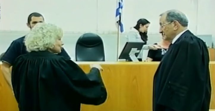 La discussion entre le gouvernement et la conseillère juridique a surpris même la coalition