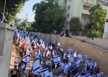 Les manifestants bloquent les routes et le quartier général de l’armée : objectif, faire tomber Netanyahou