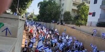 Les manifestants bloquent les routes et le quartier général de l’armée : objectif, faire tomber Netanyahou