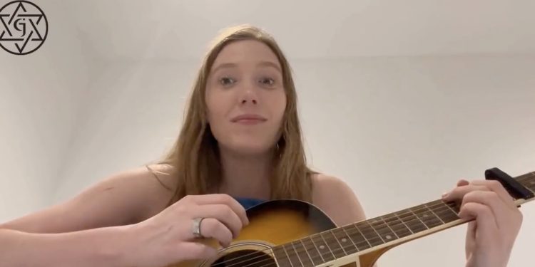 Hitler avait « peut-être raison au sujet des Juifs », chante avec une joie immense une influenceuse