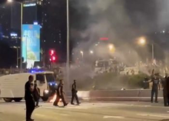 Nuit d&rsquo;émeute contre la démocratie, 22 policiers blessés