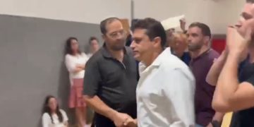 Des gauchistes empêchent Chikli d’entrer à la conférence intitulée « soit nous nous unissons, soit nous nous effondrons »