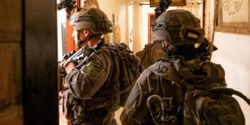 Les forces israéliennes ont arrêté neuf terroristes en Judée Samarie et confisqué des armes