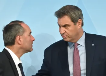 Le Premier ministre bavarois convoque son vice-premier ministre pour les tracts antisémites dont il est l’auteur