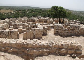 L’ancienne synagogue de Horvat Ethri révèle un village juif et des grottes cachées dans la plaine côtière de Judée