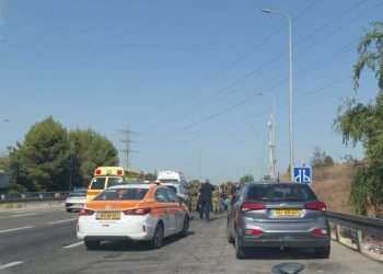 Attaque à la voiture bélier près de Modi’in, trois blessés, dont deux gravement