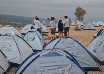 La police autorise des anarchistes à se planter dans le Moshav où la famille Netanyahou est en vacances