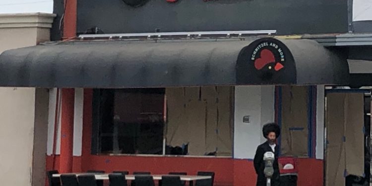 Incident dans un quartier juif de Los Angeles : plusieurs vitrines de restaurants casher pulvérisées et vandalisées