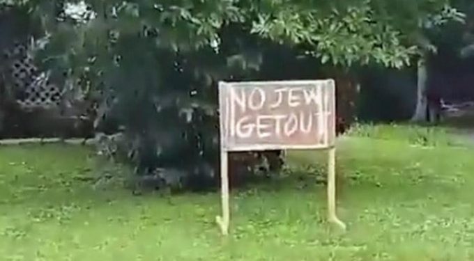 « Pas de juifs ici, dehors ! » sur un panneau de Blooming Grove, dans l’Etat de New York