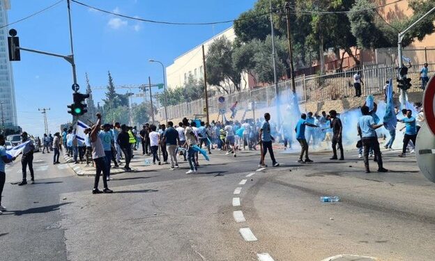 170 clandestins d’Érythrée et 30 policiers blessés lors d’émeutes à Tel-Aviv (la Cour suprême bloque leur expulsion)