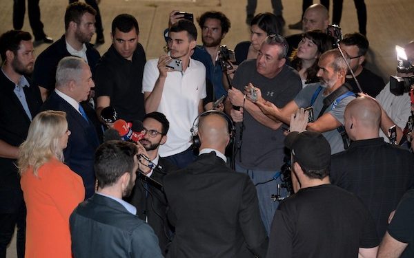 Avant son départ pour les États-Unis, Netanyahou a déclaré : « Les manifestants s’associent à l’OLP et à l’Iran »