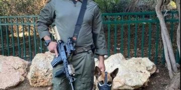 Un chien de sécurité aide à attraper cinq infiltrés arabes