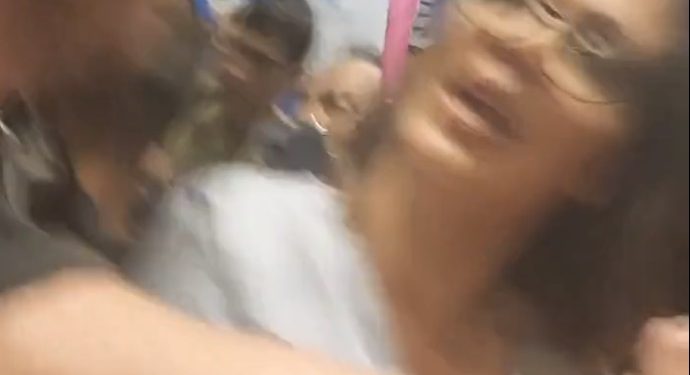 Violente émeute lors de la conférence du Likoud à Ra’anana – La ministre Distel sauvée par les policiers