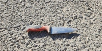 Un terroriste a sorti un couteau sur un soldat à un poste de contrôle – et a été « neutralisé »