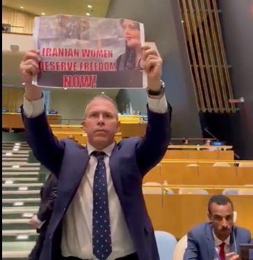 Le magnifique geste de l’ambassadeur d’Israël pendant le discours du président iranien à l’ONU