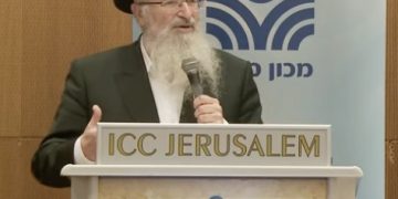 Suite au scandale de Kippour, le rabbin Shmuel Eliyahu dit envisager de déménager à Tel Aviv