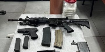 13 terroristes arrêtés, nombreuses armes saisies lors de raids en Judée Samarie