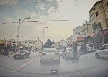 Un terroriste a ouvert le feu à plusieurs reprises sur une voiture occupée par une femme enceinte