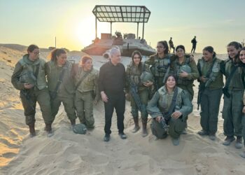 Netanyahou près de la clôture Gaza : « Il ne s’agit pas d’une ‘opération’ mais d’une guerre jusqu’au bout »