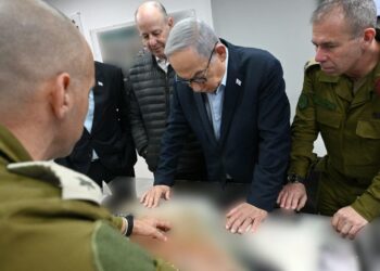 Benjamin Netanyahou visite la branche des services de renseignement de Tsahal : « nous avons libéré 74 otages, dont 50 femmes »